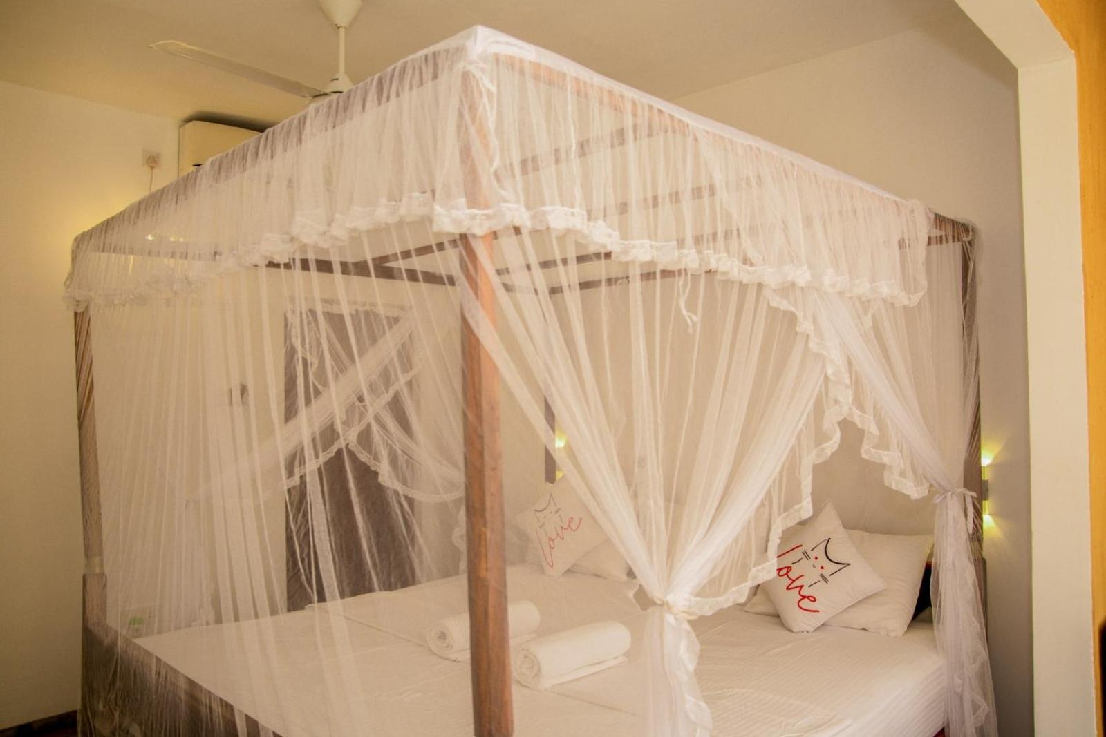 Coconut Style Restaurant & Milinda Guest Hotell Unawatuna Exteriör bild