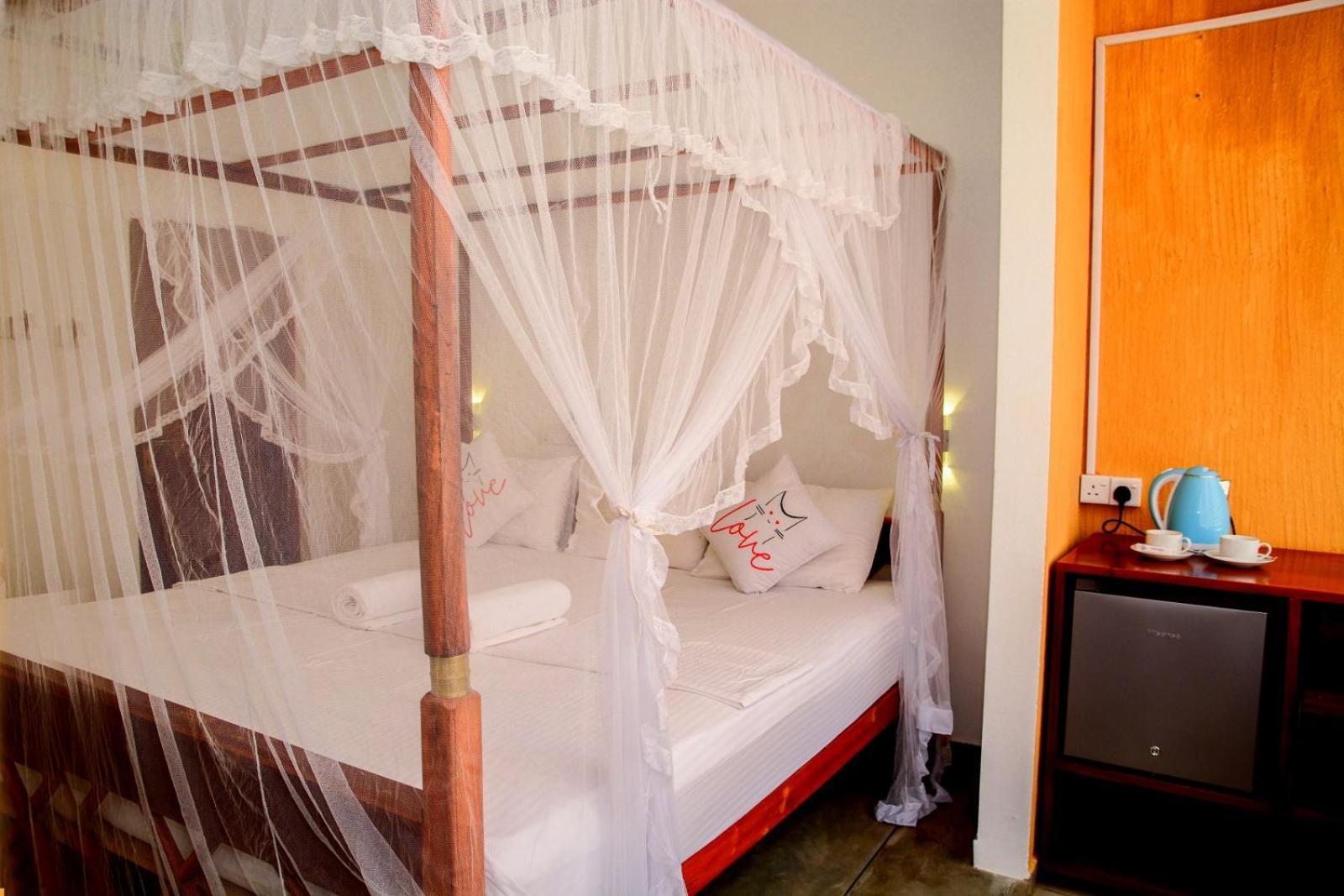 Coconut Style Restaurant & Milinda Guest Hotell Unawatuna Exteriör bild