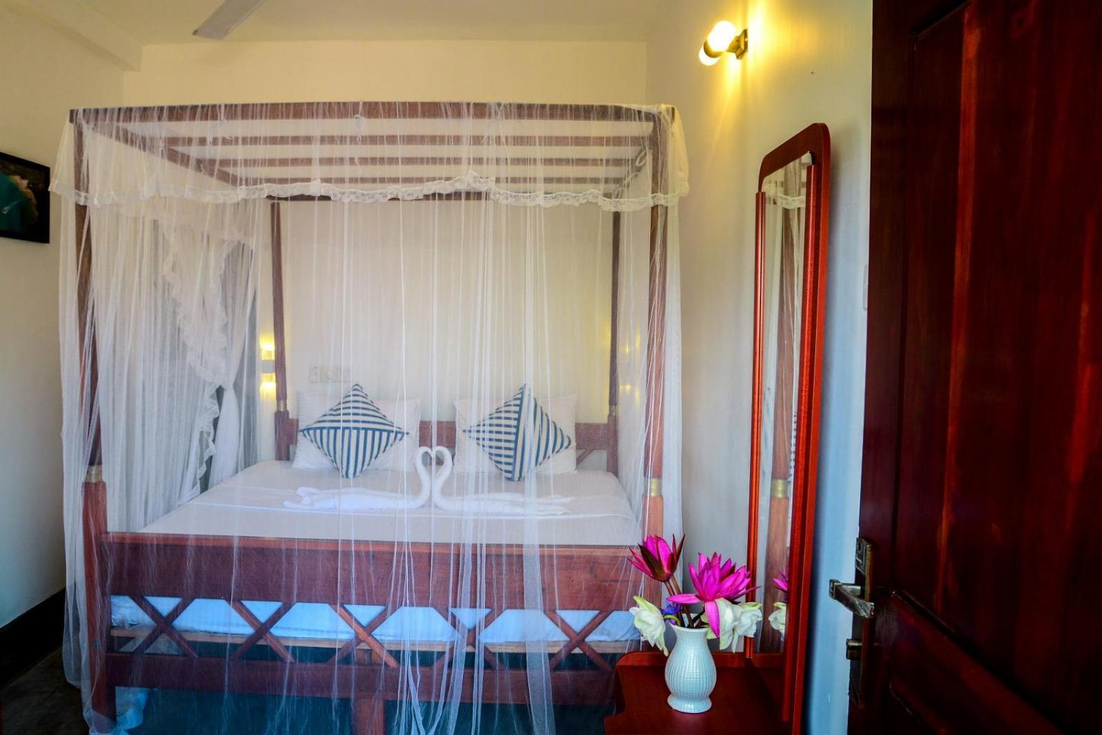 Coconut Style Restaurant & Milinda Guest Hotell Unawatuna Exteriör bild