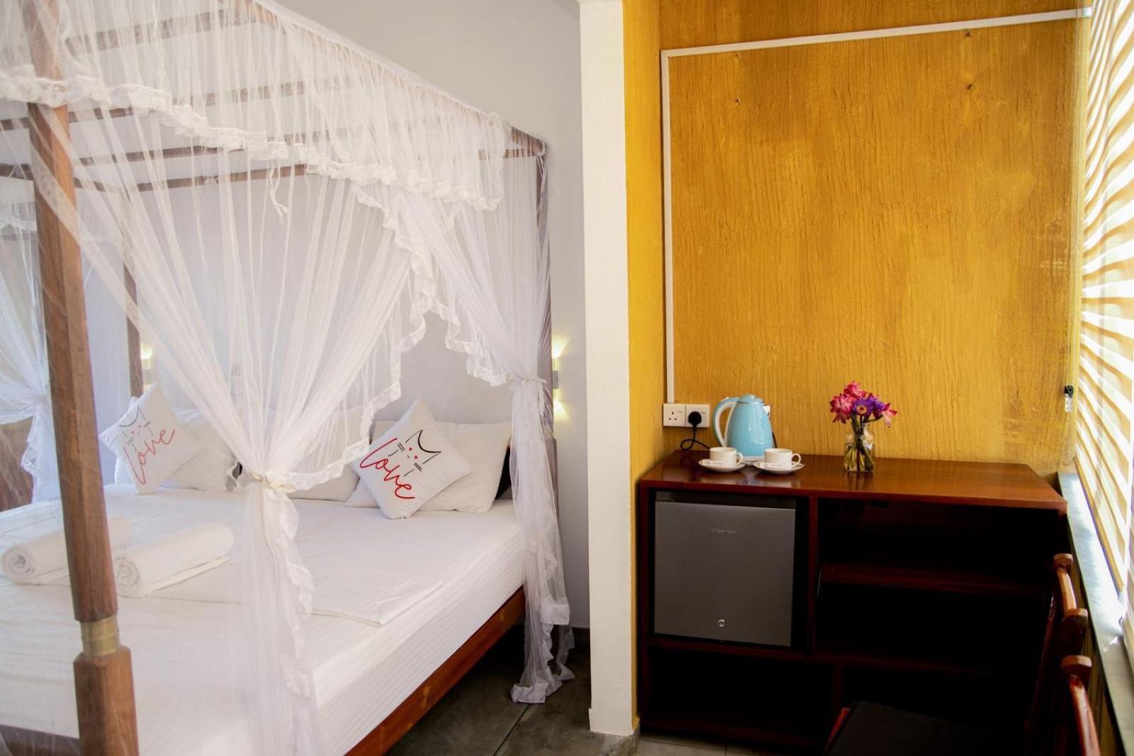Coconut Style Restaurant & Milinda Guest Hotell Unawatuna Exteriör bild