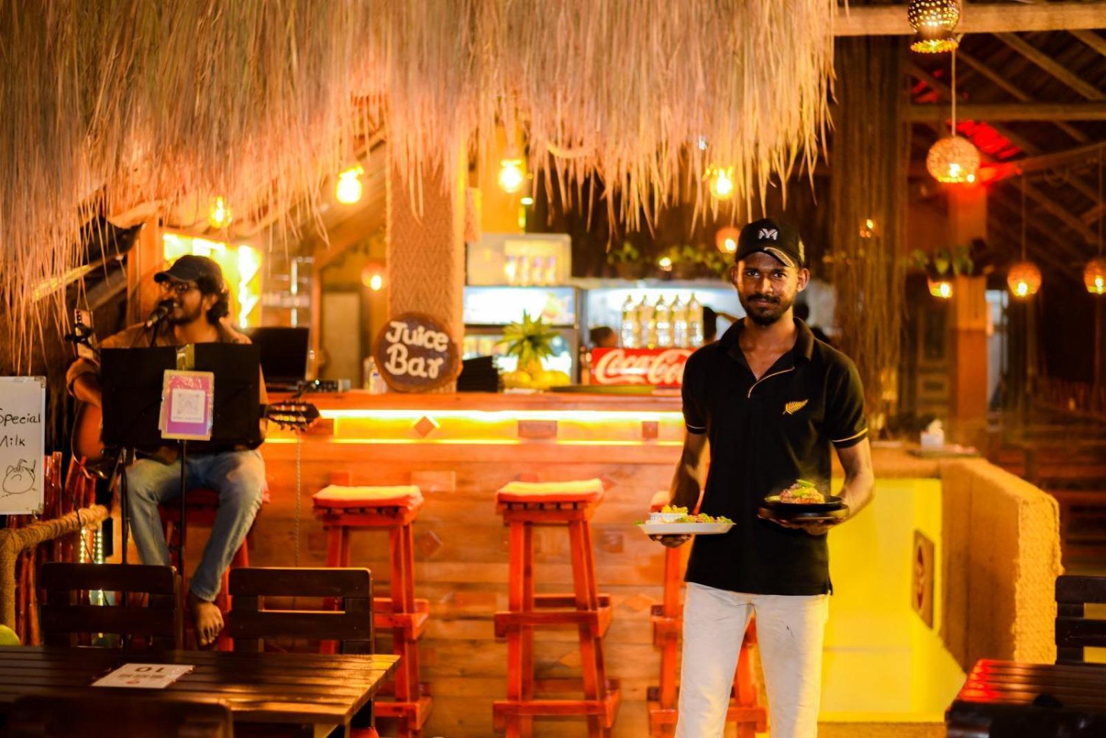 Coconut Style Restaurant & Milinda Guest Hotell Unawatuna Exteriör bild