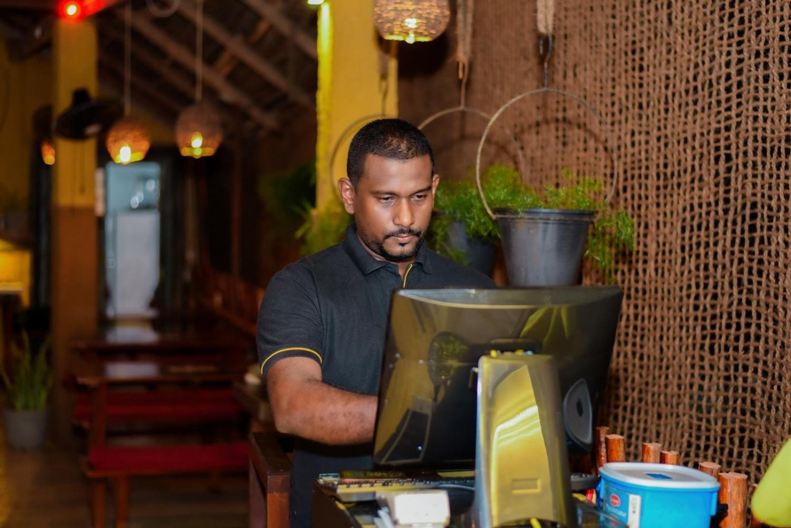 Coconut Style Restaurant & Milinda Guest Hotell Unawatuna Exteriör bild