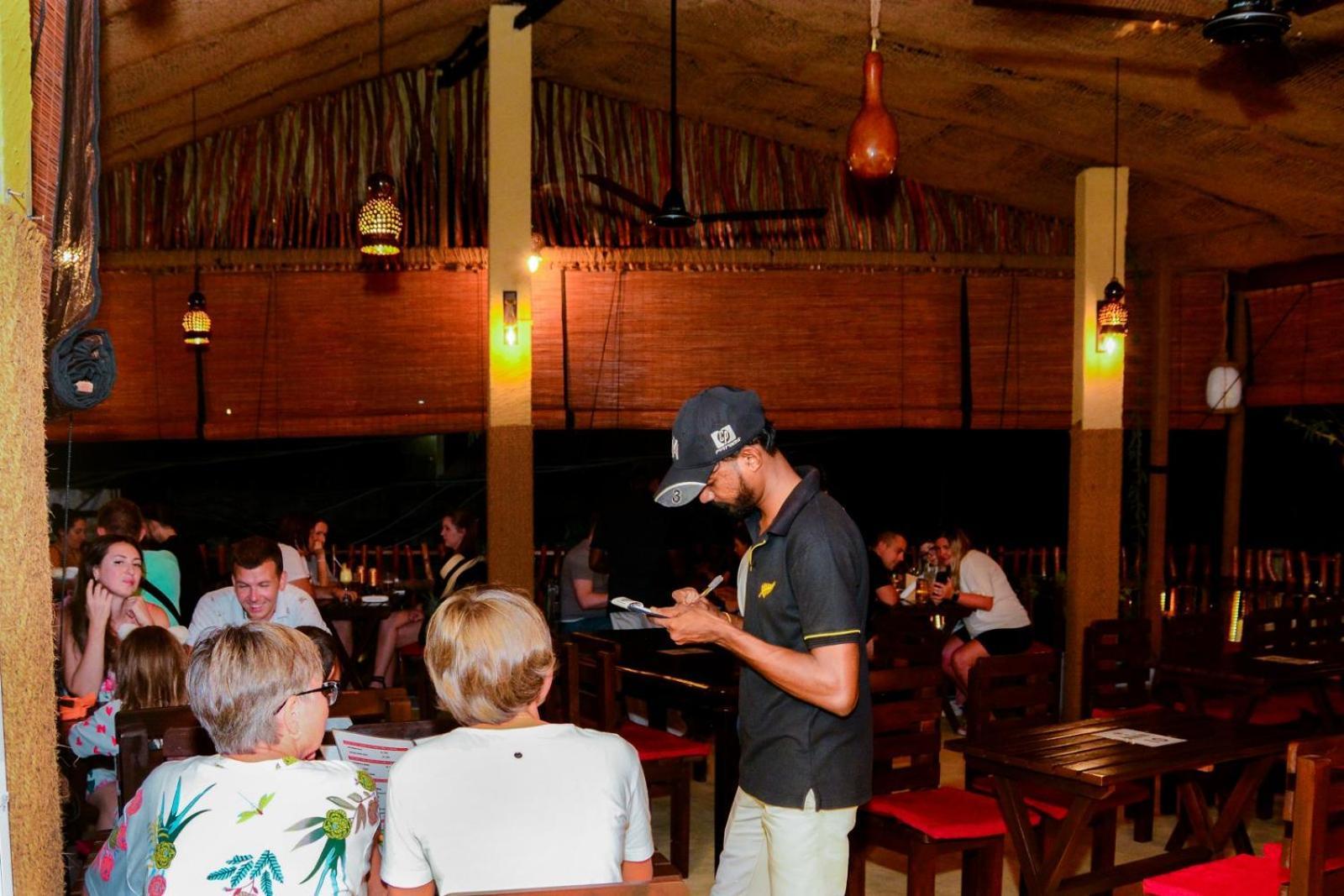 Coconut Style Restaurant & Milinda Guest Hotell Unawatuna Exteriör bild