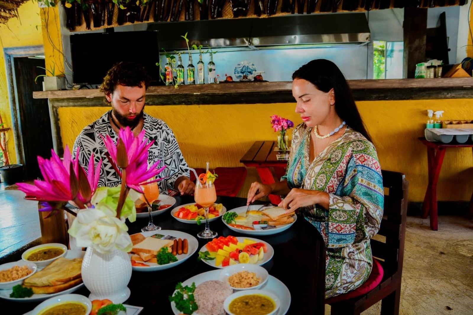 Coconut Style Restaurant & Milinda Guest Hotell Unawatuna Exteriör bild